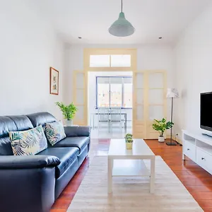 Almirante With 3 Bedrooms Apartamento